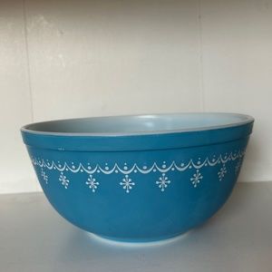 Pyrex Blue Snowflake Garland Mixing Bowl #403 2.5 Qt.